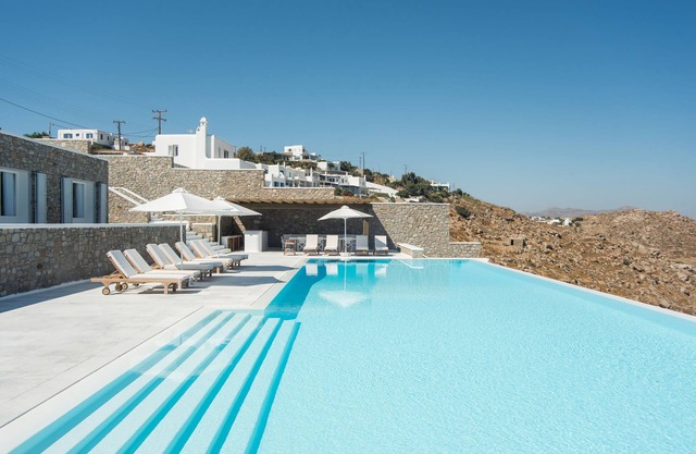Superb Position, High End Villa, New Residence, For Large Groups, 10 Rooms