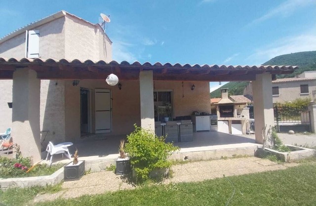 Superb Villa, close to the lake and Alexandra David Neel Foundation
