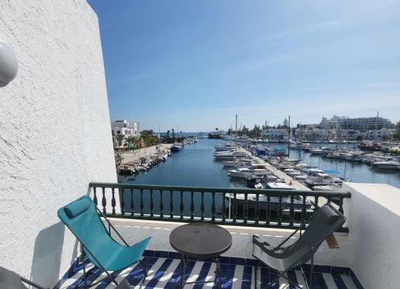 SUPERBE APPARTEMENT S+4 VUE SUR LE PORT KANTAOUI