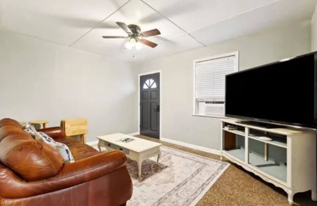 Superhost 2-bedroom gated condo. 1 block from French Quarter. Parking available