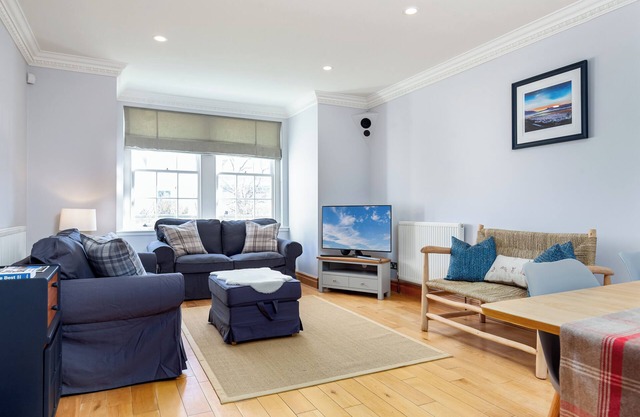 Superior, central 3-bedroom apartment with parking in charming St Andrews