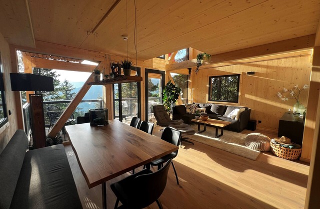 Superior Chalet # 14 with Sauna & Hot Tub