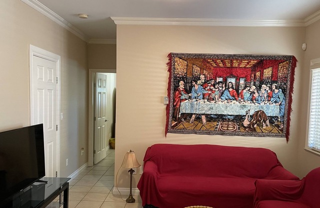 SuperSuite! 2 BR, Free Parking & Great Location