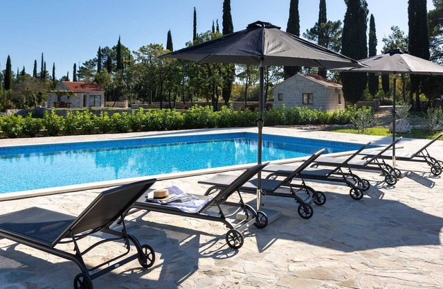 Sveta Ana Lodges Olive lodge with pool