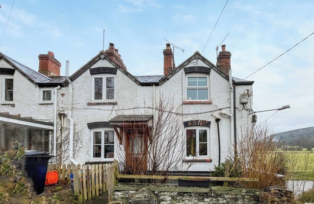 Swan Cottage offers a relaxing space for all the family to enjoy.