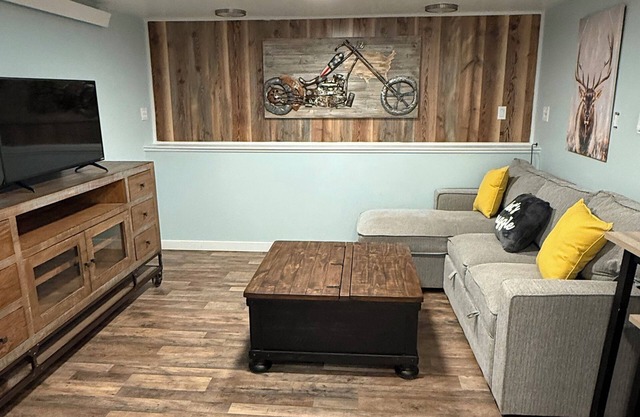 Swanky Barndo 2-bedrooms upstairs in Peyton Pines community.