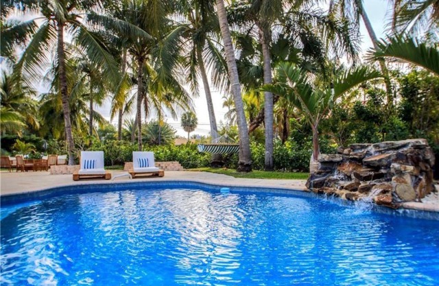SWAYING PALM BEACH HOUSE