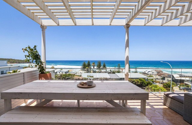 Sweeping Panoramic Views - Brand New Beach House