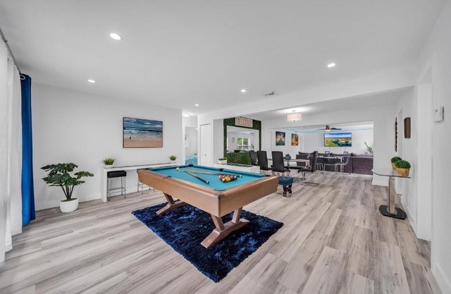 Sweet Escape 5 br/2ba min from airport and beach
