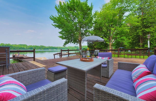Sweet Lake House! Updated 5BR Lake Home, Close to Lake Michigan, Beaches, Skiing