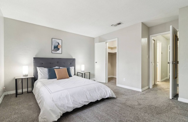 Sweetwater 26D I Beautiful 2Bd Apt I Free Parking