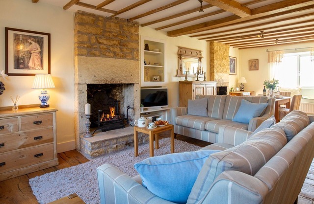 Swift Cottage, Blockley - sleeps 4 guests in 2 bedrooms