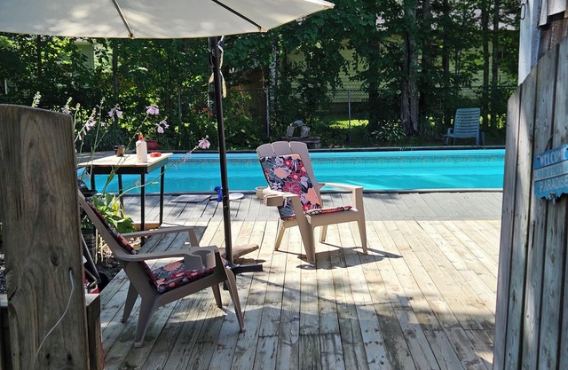 Swimmin pool movie stars &a c’ment pond- jc ma gee