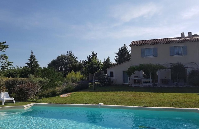 Swimming pool house in AIX-EN-PCE 5 Km from the city center
