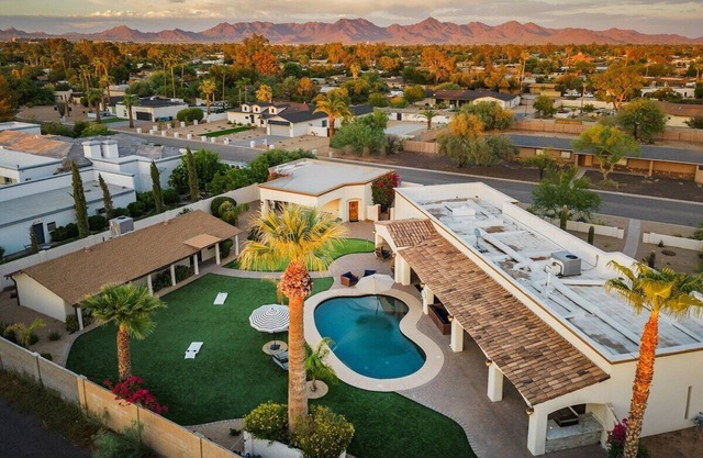 SWSS - Compound - Pool-HotTub-Golf-Shuffleboard-Outdoor Fun