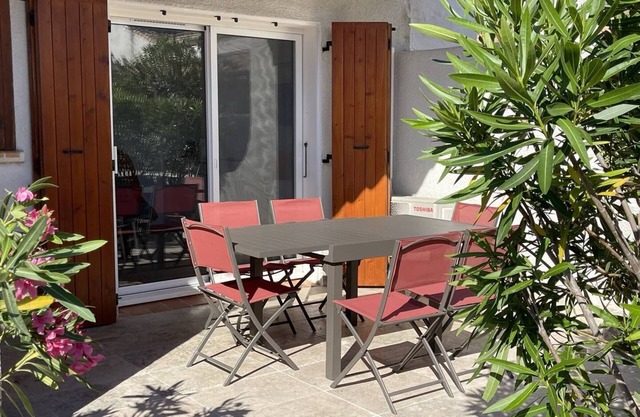 T2 apartment - parking space - communal swimming pool - reversible air conditioning