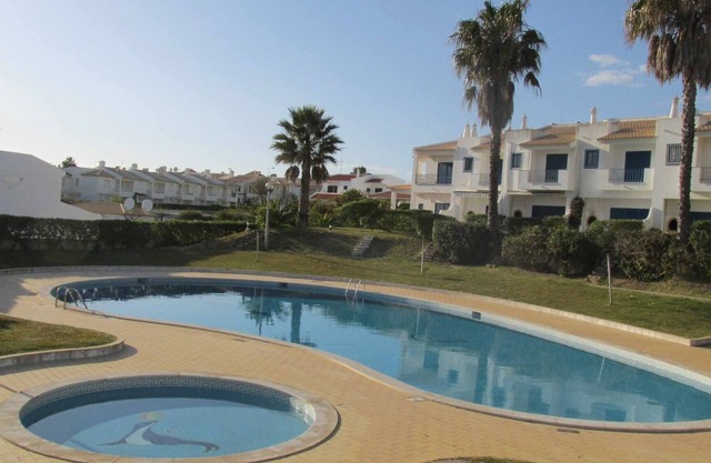 T2 Cond. Privado A/C. piscinas, praia a 500m