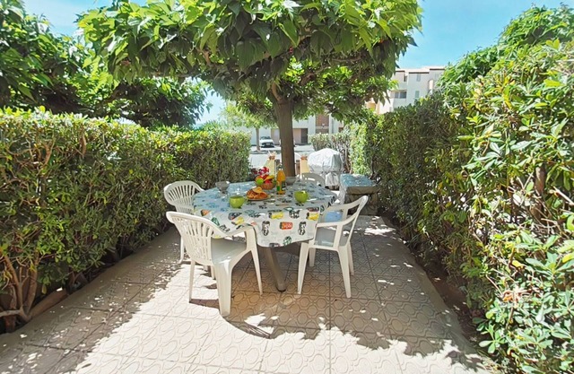 T2 ground floor apartment with terrace
