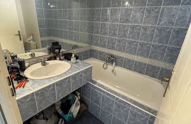 T2 with terrace, swimming pool, secure residence in Mandelieu close to the sea