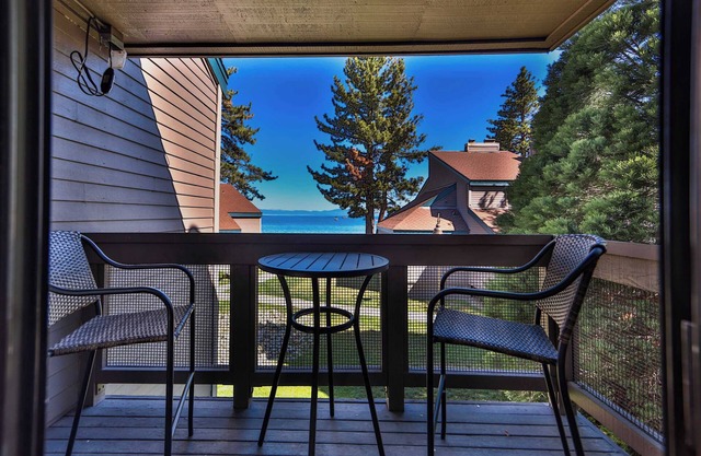 Tahoe Lakeside Retreat – Lakefront Condo!