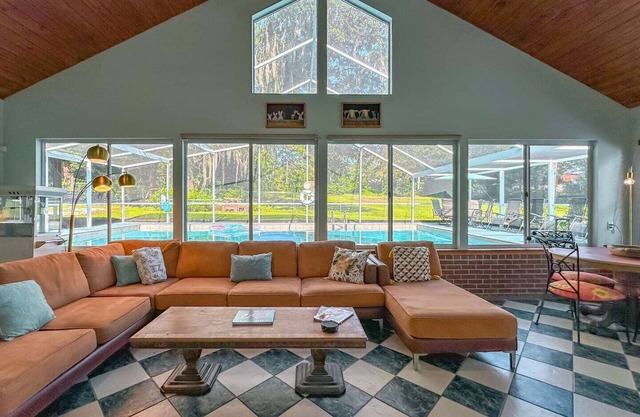 Tallahassee Pool+Hot Tub | Sleeps 16 | Game-Filled Fun