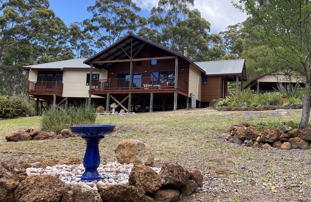 Tamihu - Light and spacious with stunning inlet views. WiFi/Netflix Included