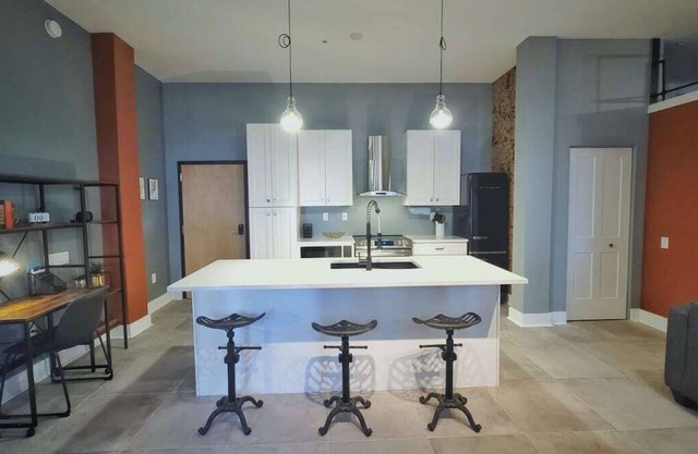 Tampa FL condo · Beautiful & Amazing Loft Oasis!