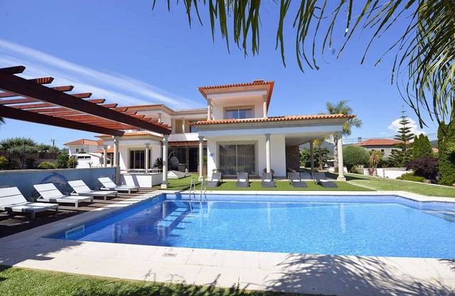 Tasteful Braga Villa | 4 Bedrooms | Villa Helena | Private Pool & Close to.