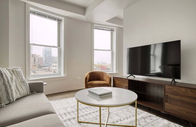 Tasteful South Loop 1BR nr L & Grant Park, by Blueground