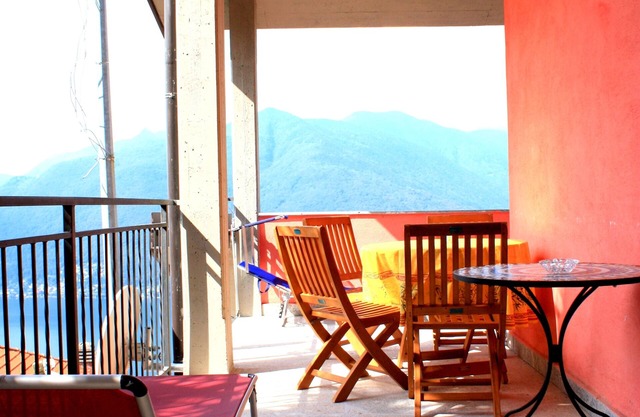 Tastefully furnished 2-room apartment with balcony and garage