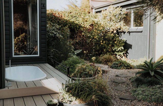 Tea Tree on Tasman - Central, Serene & Garden-Filled