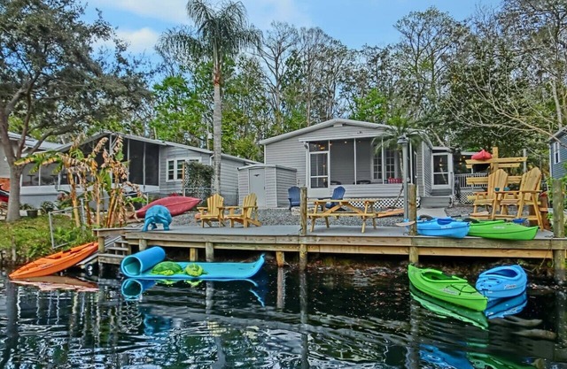 Teal Turtle, Swim Mat, Kayaks, Fire Pit! PET FRIENDLY - Weeki Wachee River!
