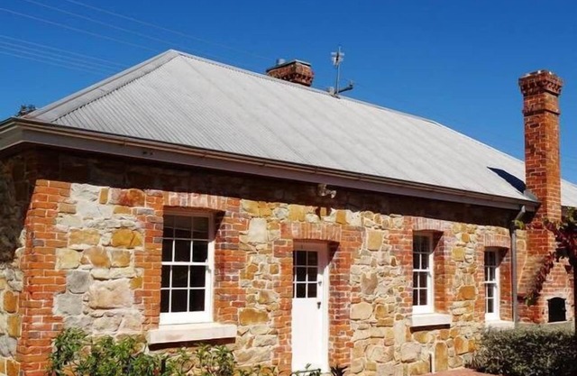 Tenterfield Accommodation’s“White Rose Cottage”