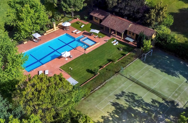 Tenuta Contessa Chiara 17, Emma Villas