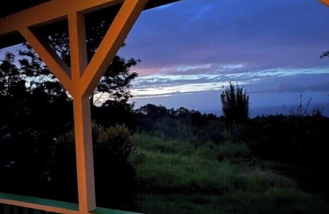 Terrific cottage with WiFi in Honokaa AKA"Upper House"