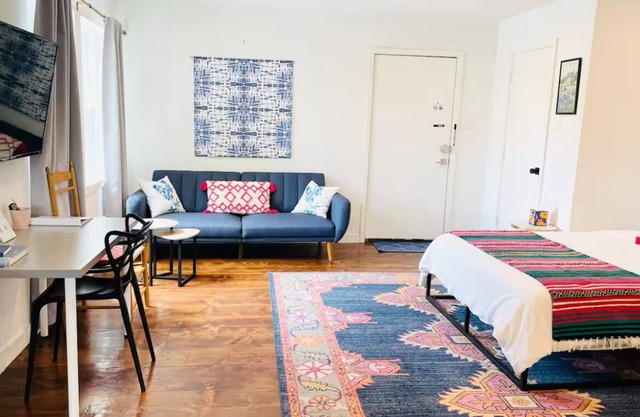 Texas Bluebonnet Décor Walkable Montrose Studio 14 Centralize Suite Studio!