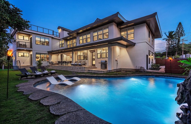 The #1 Vacation Rental on Maui! Steps to Maui's Best Beach! Pickle Ball Ct!