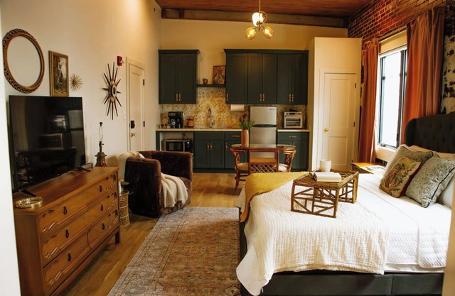 The 1935 Historical Alexander Hotel/The Chassedi Suite