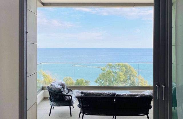 The Address-Beachfront Luxury 2 bedroom Apartment