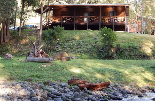 The Allyn River Cabins - "Riverside"