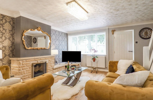 THE ANGEL'S REST, family friendly, with a garden in Bletchley