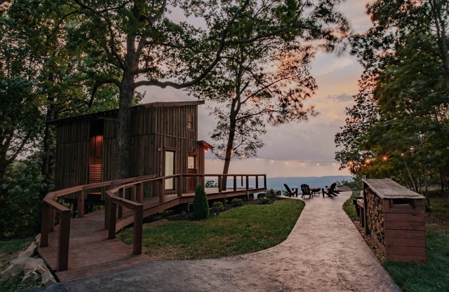 The Artistree House A Treehouse in Rising Fawn