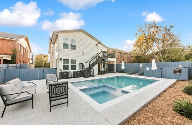 The Axelrod | Sleeps 14