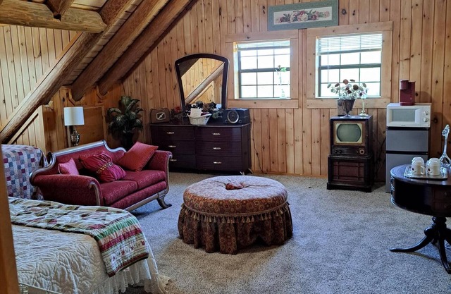 The Bandera Suite | San Antonio & Medina Lake Luxury Log Cabin