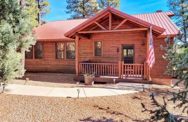 The Bear Cub Cabin - Cardinal Landing at Torreon/w Furnished Deck & Grill!