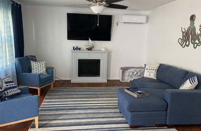 The Blue Bungalow, 3 min.from KY Lake, Green Turtle Bay Resort and Patti’s Rest.
