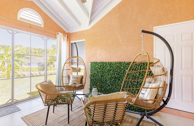 The Blue Jade - 2BDRM with WiFi, AC, Hotwater & security