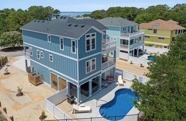 The Blue Pearl: New Build, Private Pool, Rec Room, Hot Tub