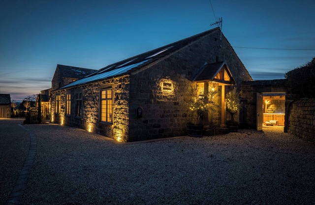 THE BREW HOUSE, pet friendly, luxury holiday cottage in Harrogate
