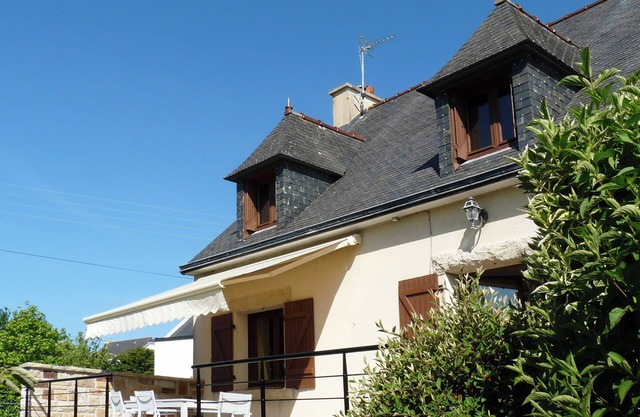 The Bruyères, Morgat. House for 9 people, 6 adults, 3 children and a baby.